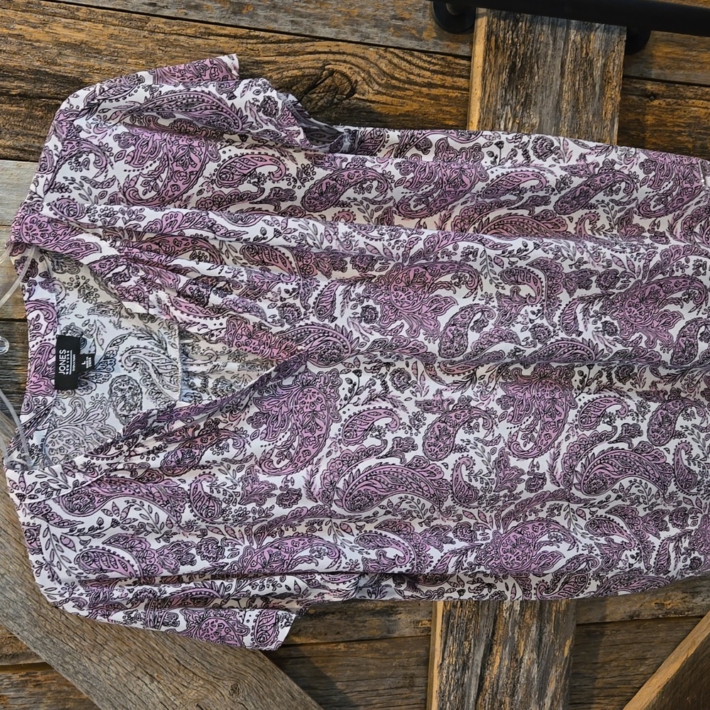 Jones New York top. Pink paisley. Size Large